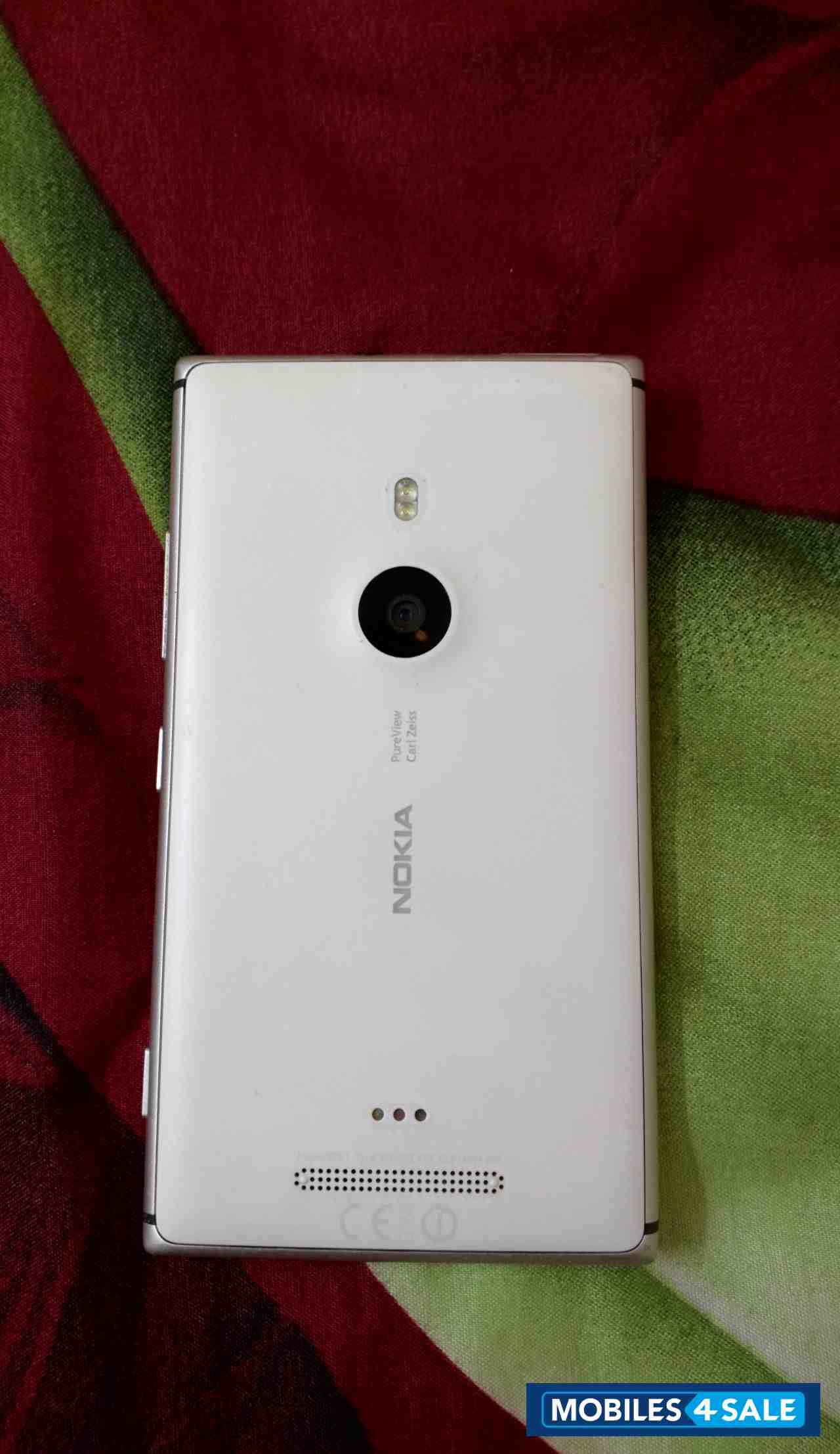 White Nokia Lumia 925