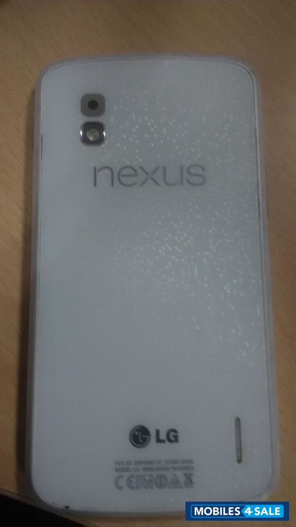 Black And White LG Nexus 4