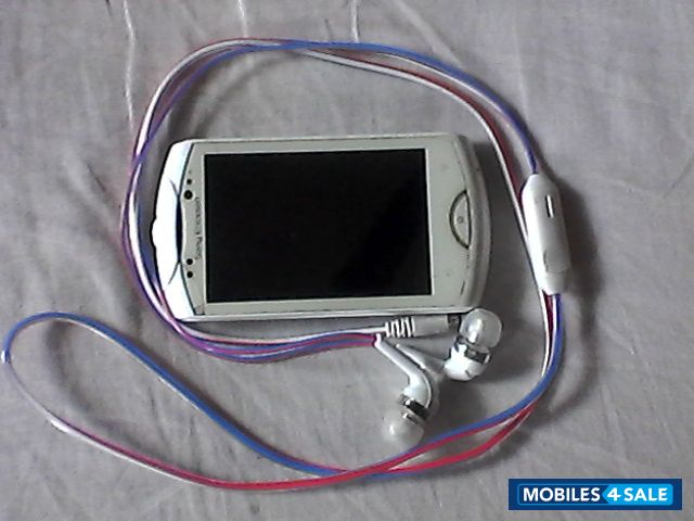 White Sony Ericsson WT-series WT19a live with walkman