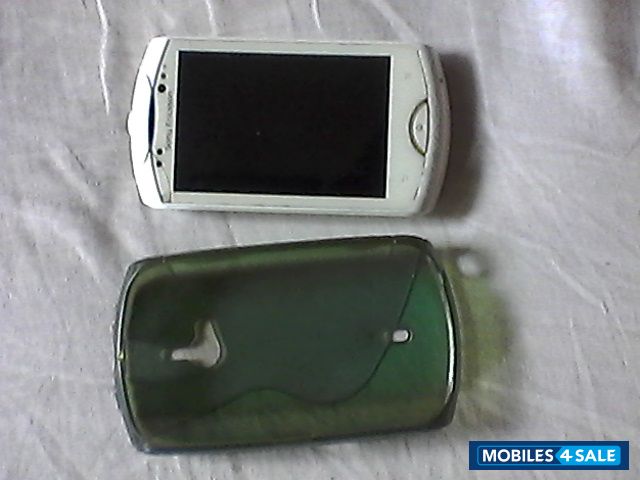 White Sony Ericsson WT-series WT19a live with walkman