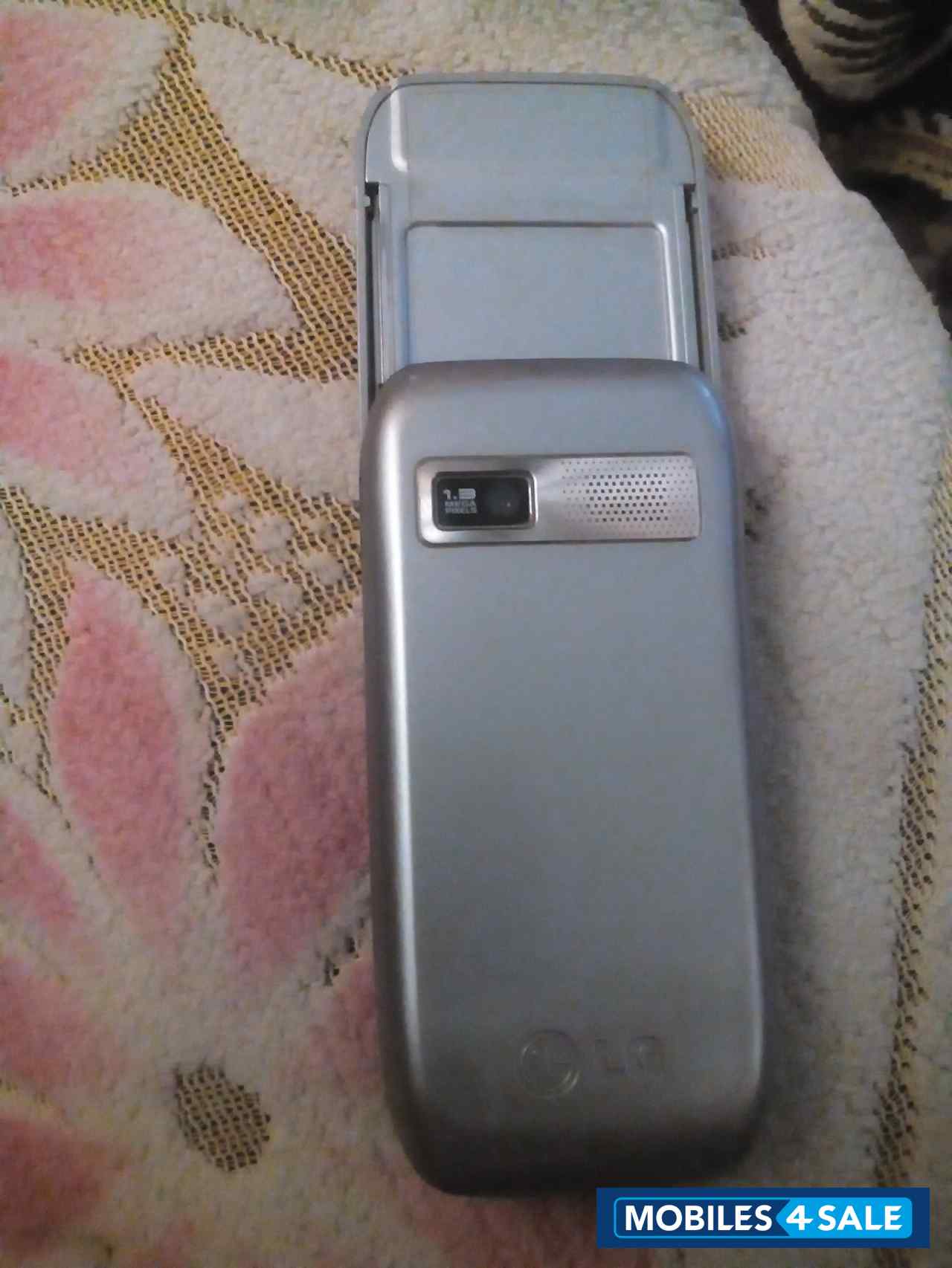 Silver LG GU285