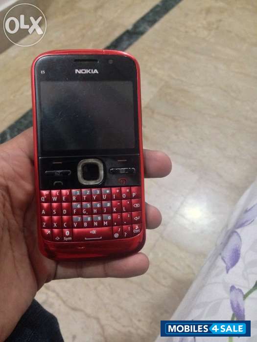 Red Nokia E5-00