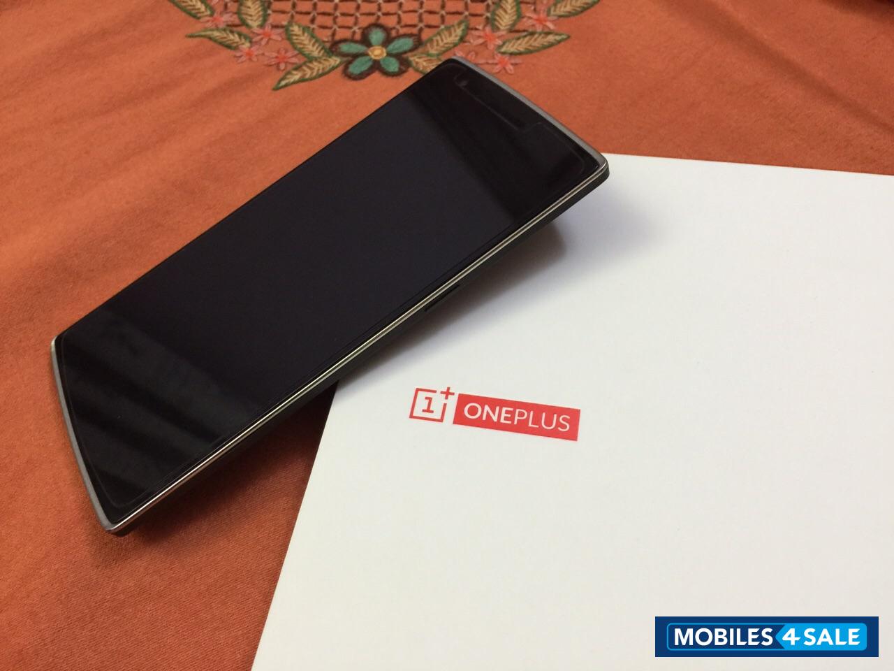 Sandstone Black OnePlus One