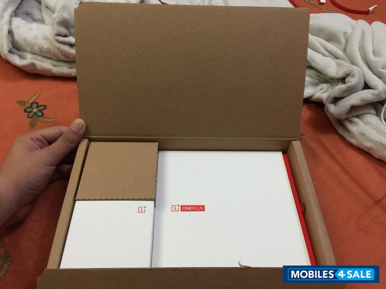 Sandstone Black OnePlus One