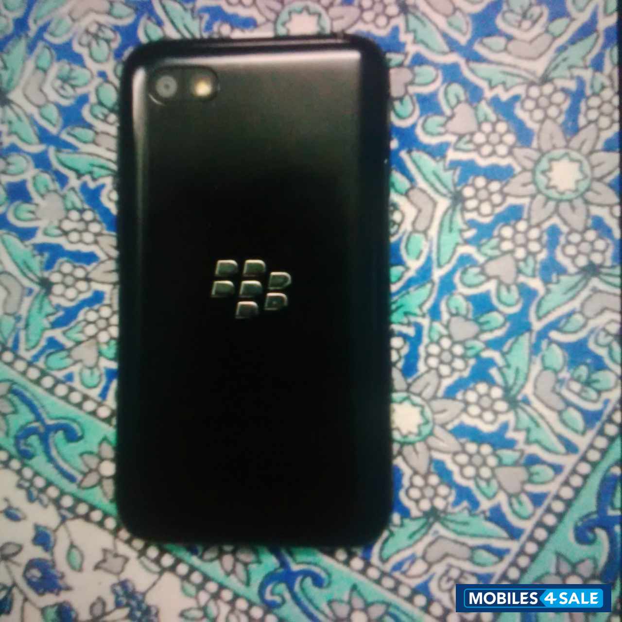 Black BlackBerry Q5