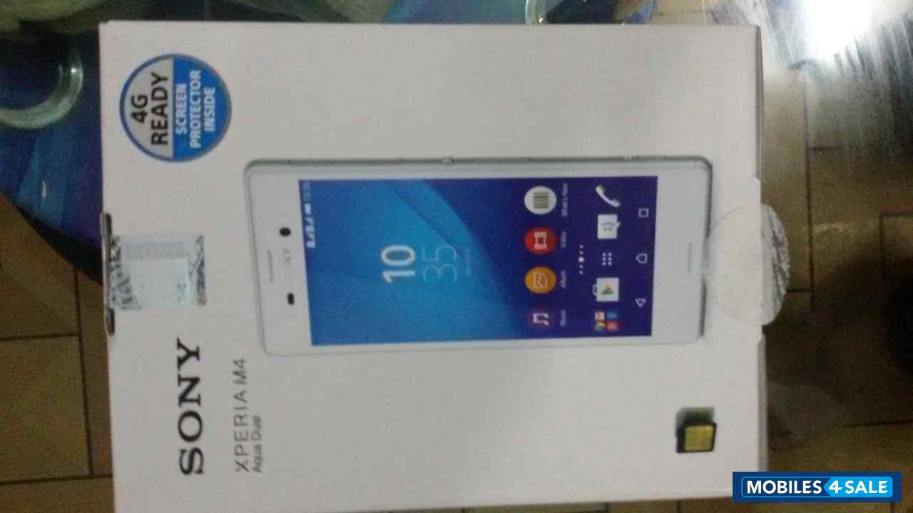 White Sony Xperia M4 Aqua