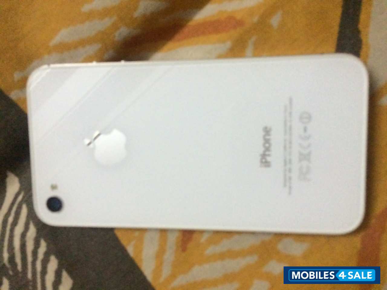 White Apple iPhone 4S