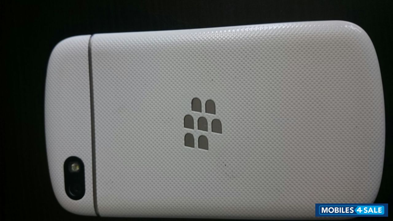 White BlackBerry Q10