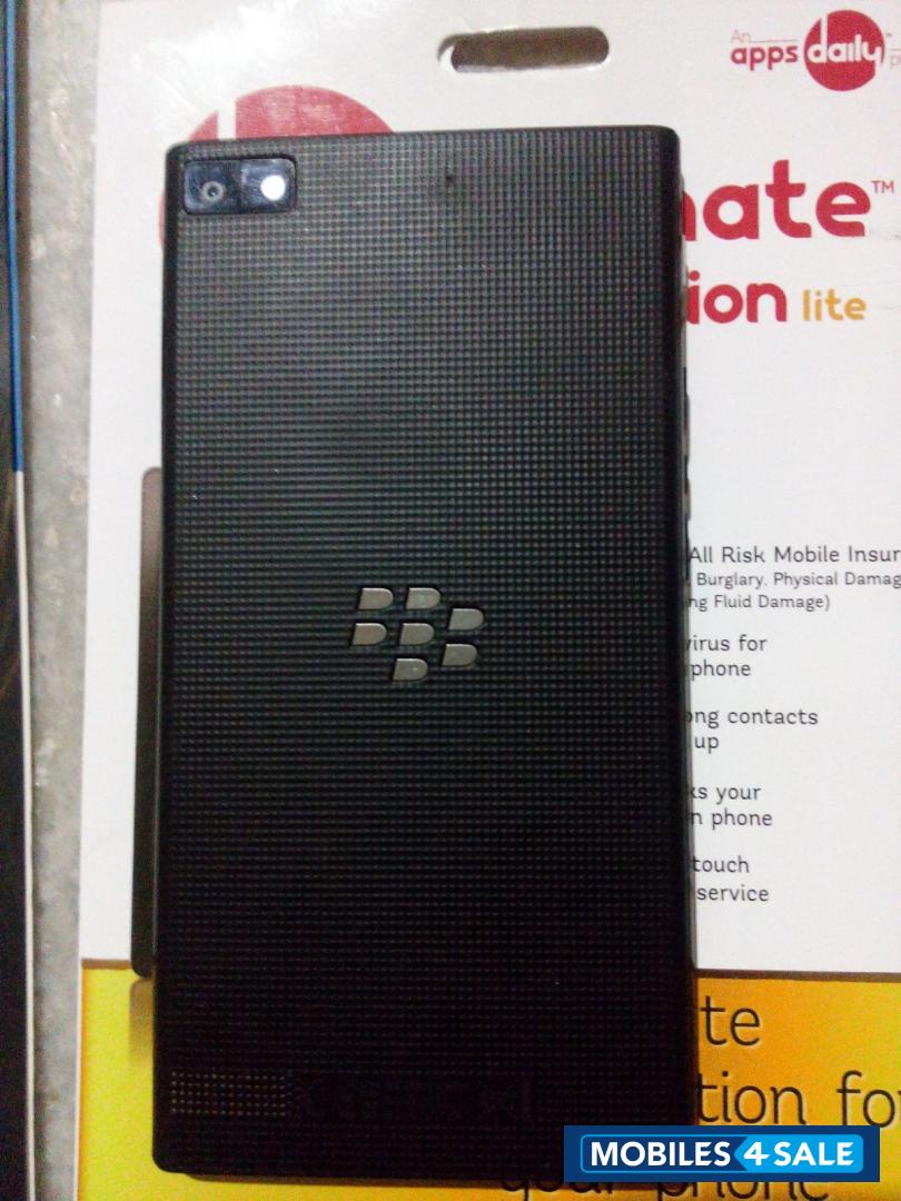 Black BlackBerry Z3