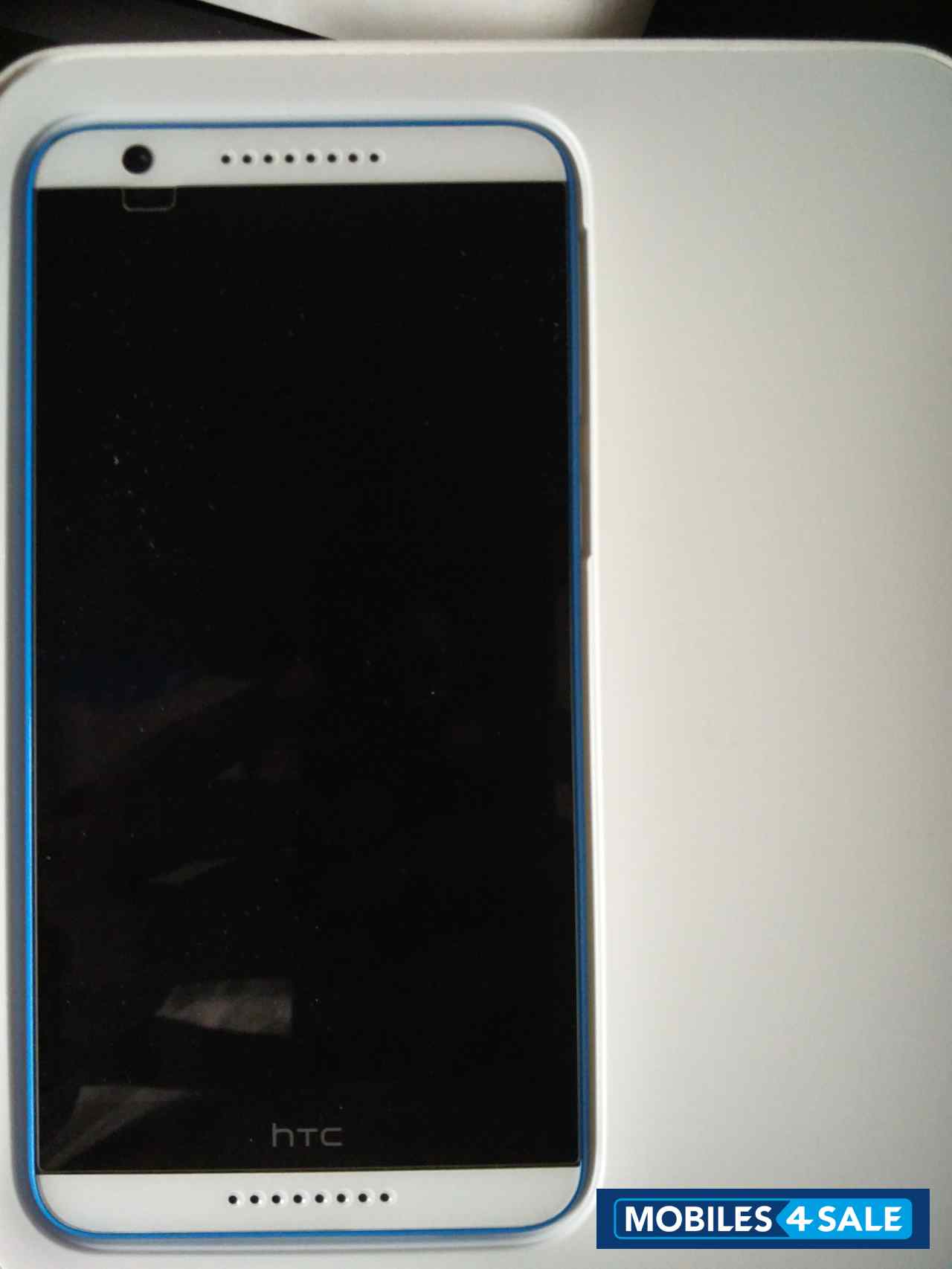 White HTC Desire 820