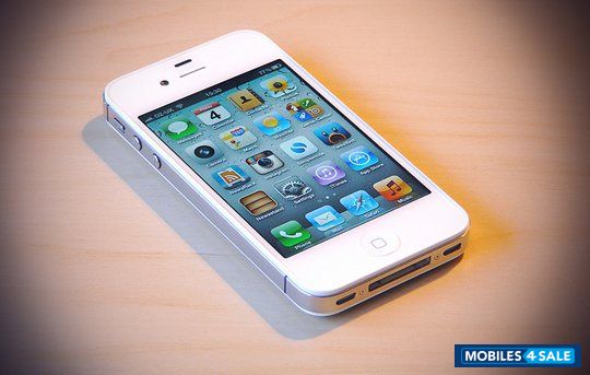 White Apple iPhone 4S