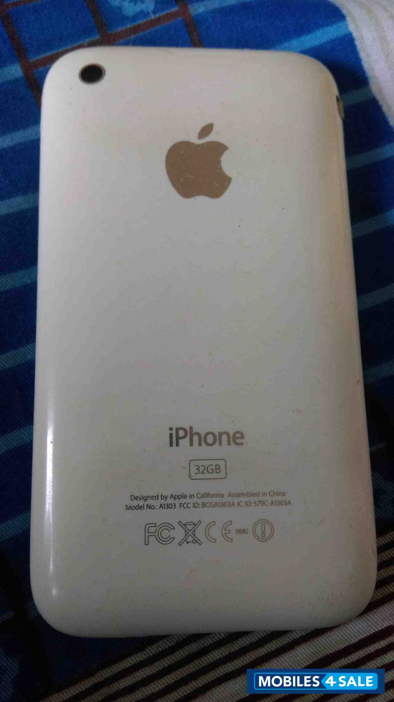 White Apple iPhone 3GS