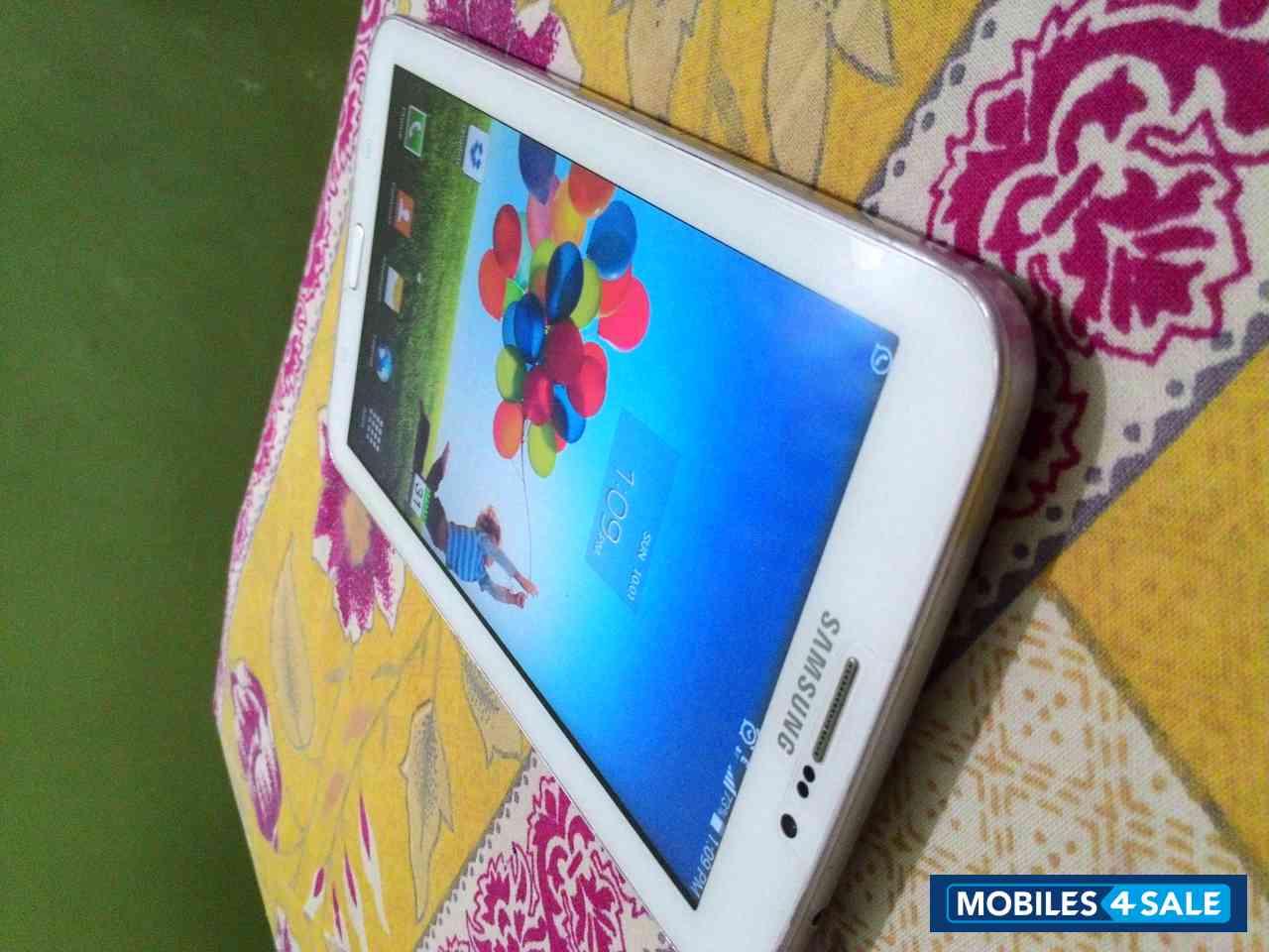 White Samsung Galaxy Tab 3 211