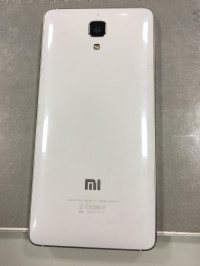 While Xiaomi MI-4