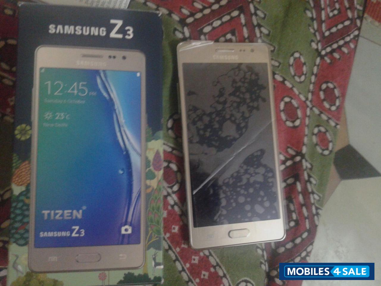 Gold Samsung Z3