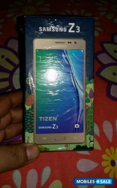 Gold Samsung Z3