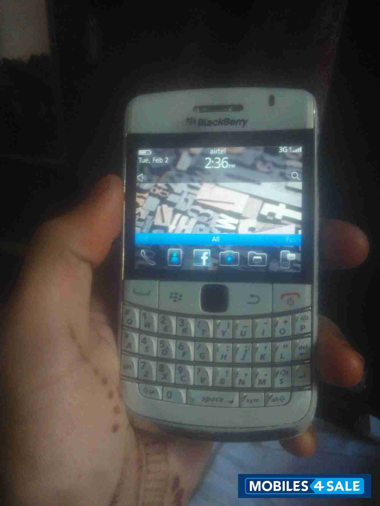 White BlackBerry Bold 9780