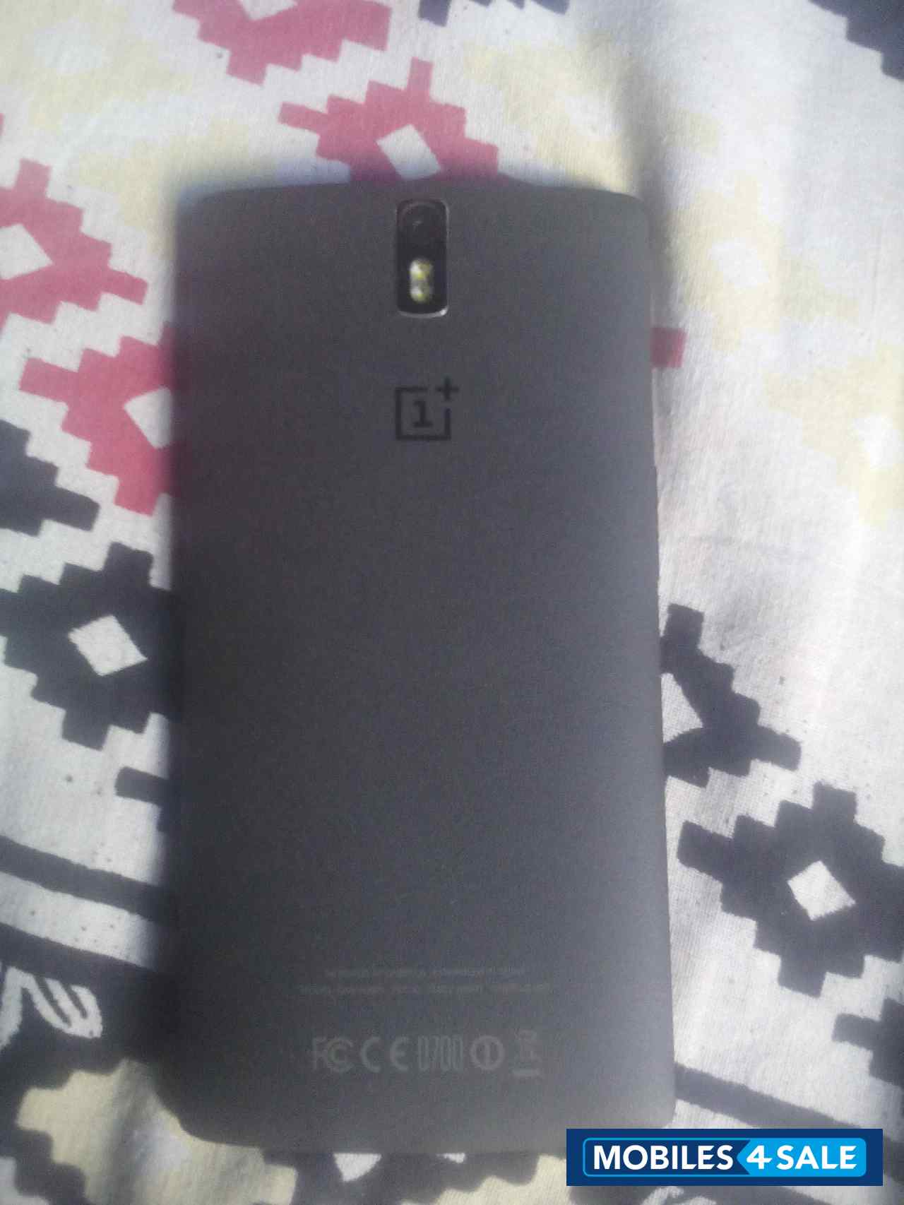 Sandstone Black OnePlus One