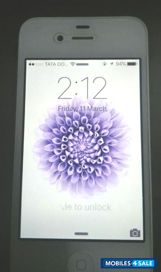 White Apple iPhone 4S