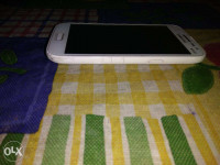 White Samsung Galaxy Grand Quarttro