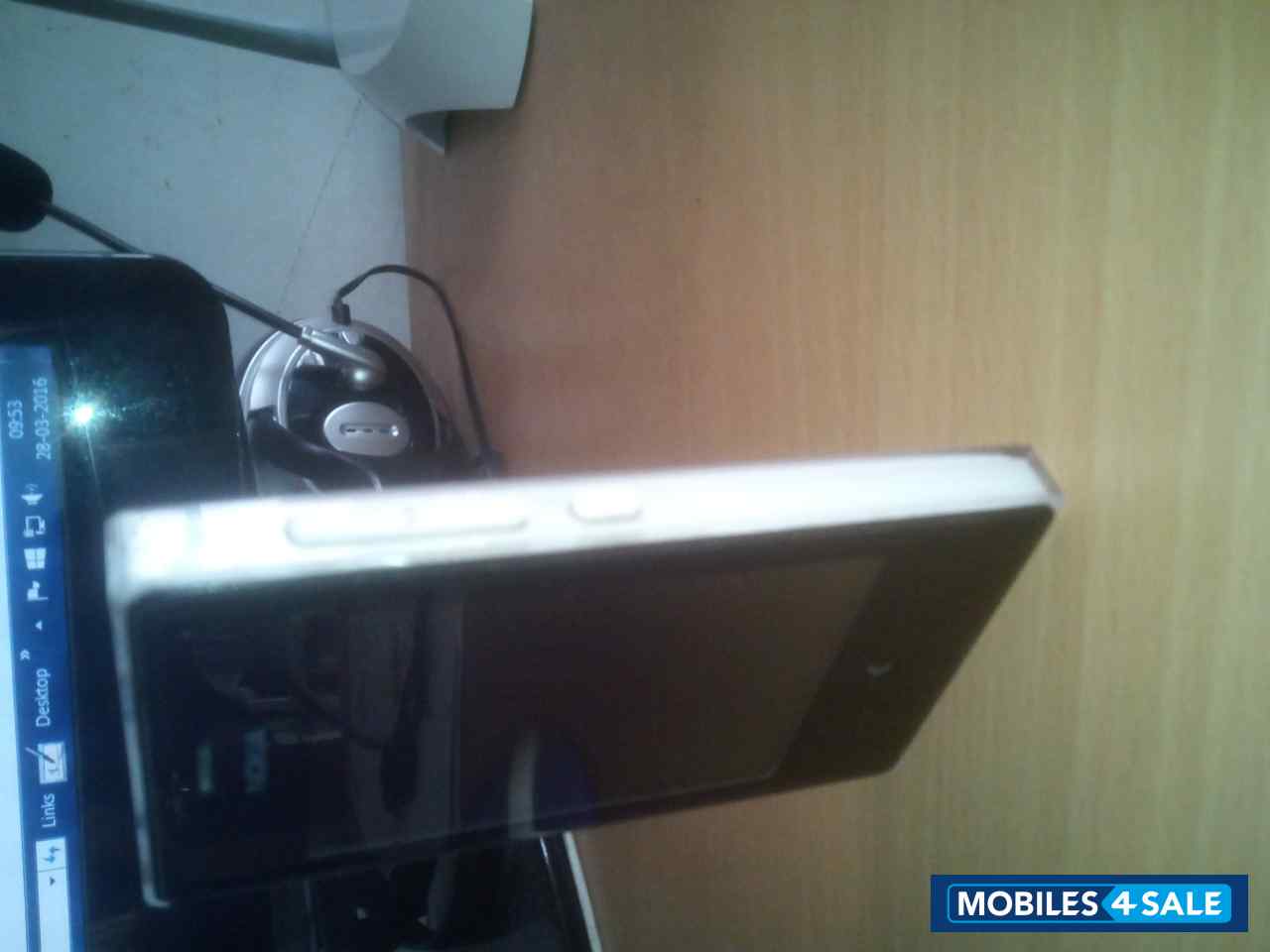 White Nokia Asha 503