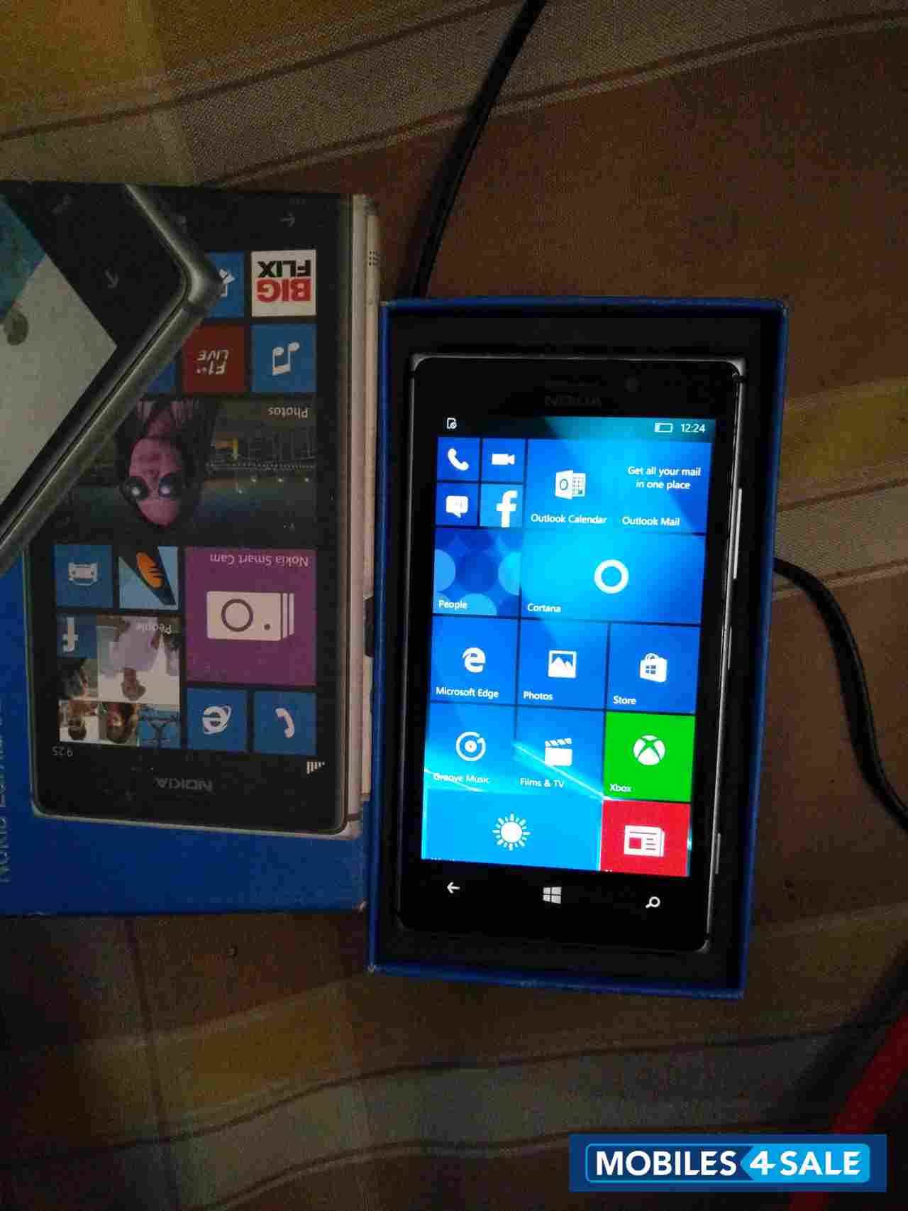 Grey Nokia Lumia 925