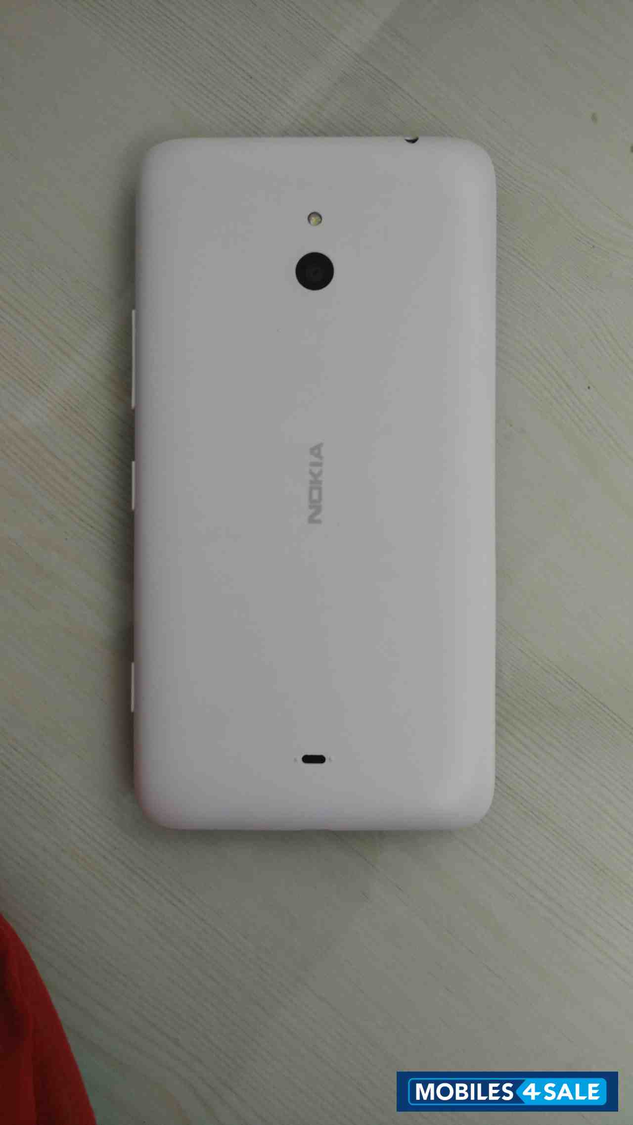 White Nokia Lumia 1320