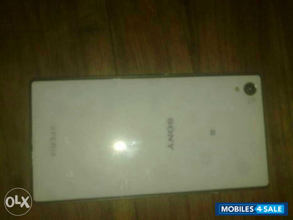 White Sony Xperia Z1