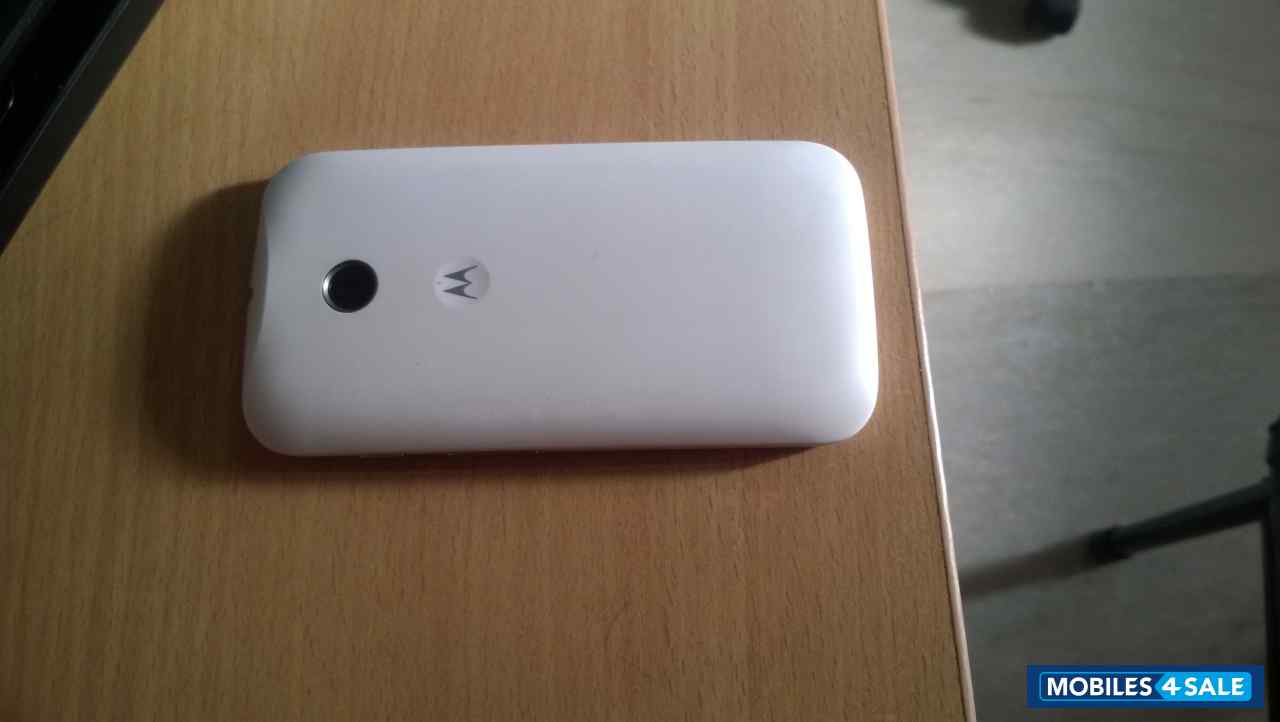 White Motorola MOTO E