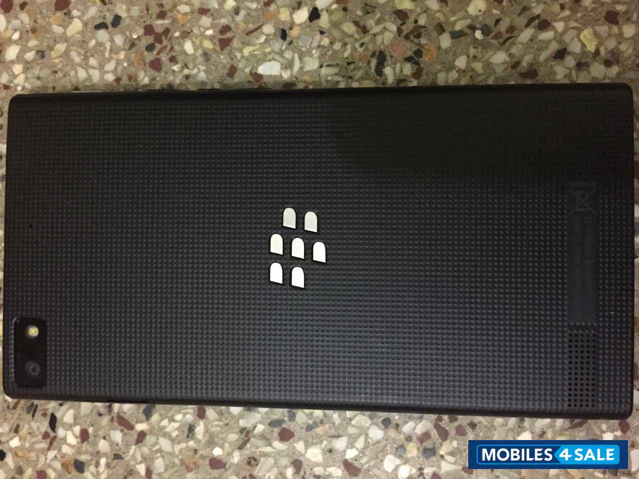 Black BlackBerry Z3