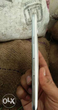 White Samsung Galaxy E7