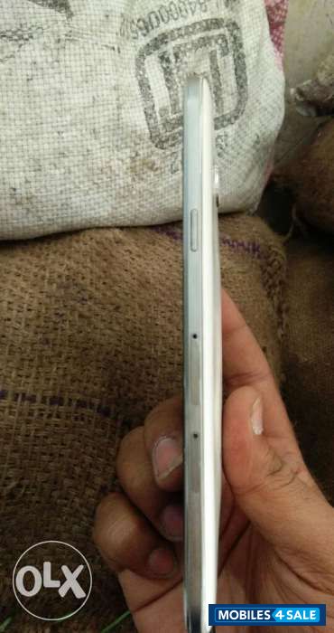 White Samsung Galaxy E7