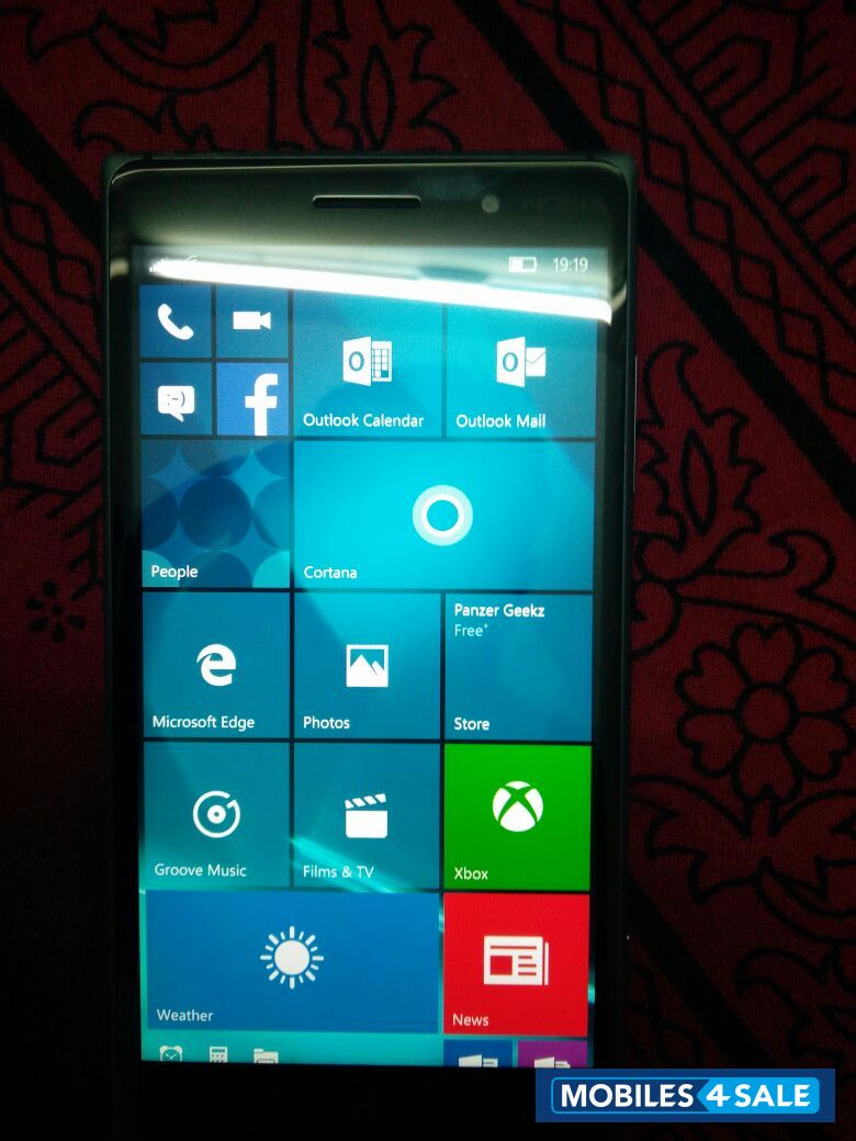 Grey Nokia Lumia 830