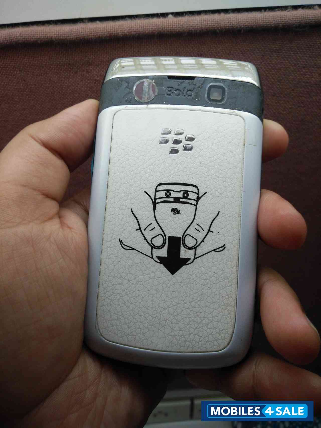 Onyx Silver / White BlackBerry Bold 9780