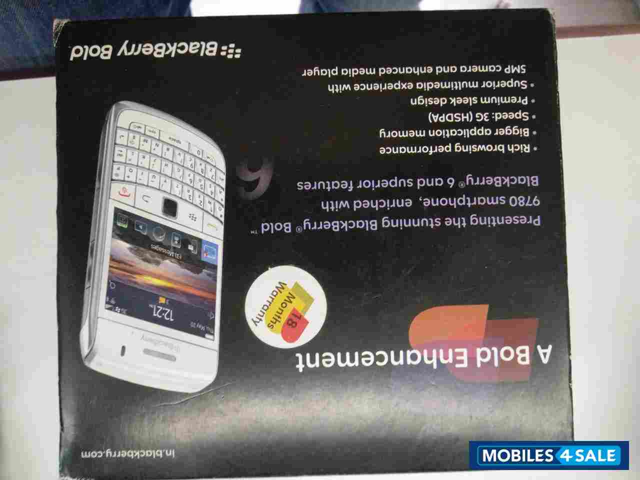 Onyx Silver / White BlackBerry Bold 9780