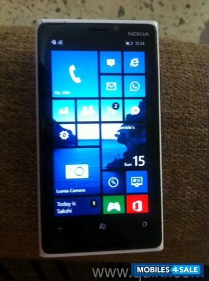 White Nokia Lumia 920