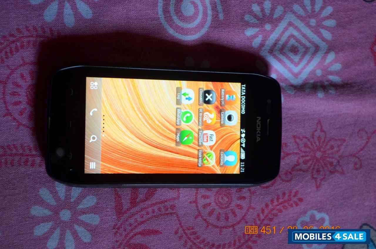 Black Nokia 603