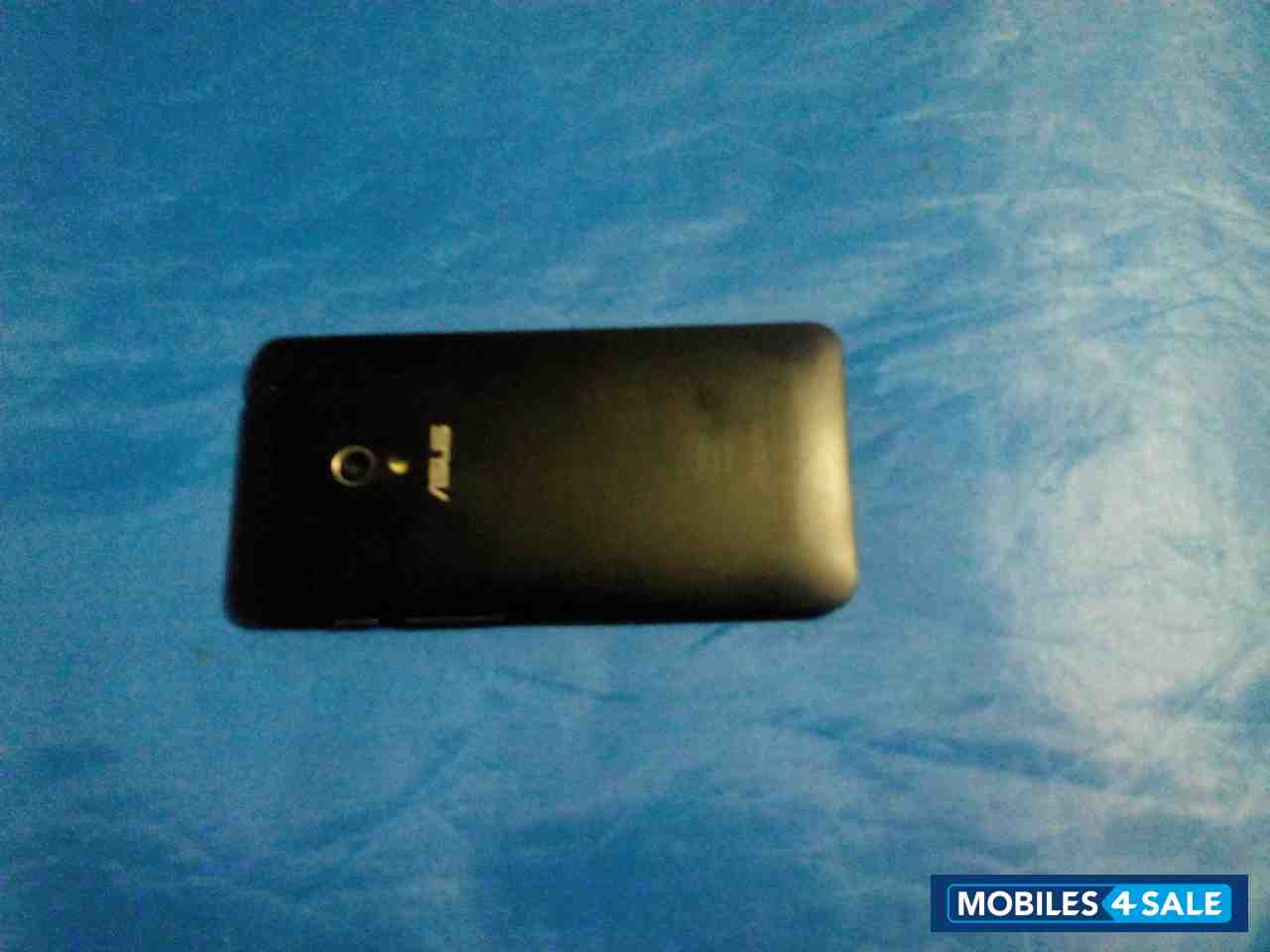 Black Asus Zenfone 5