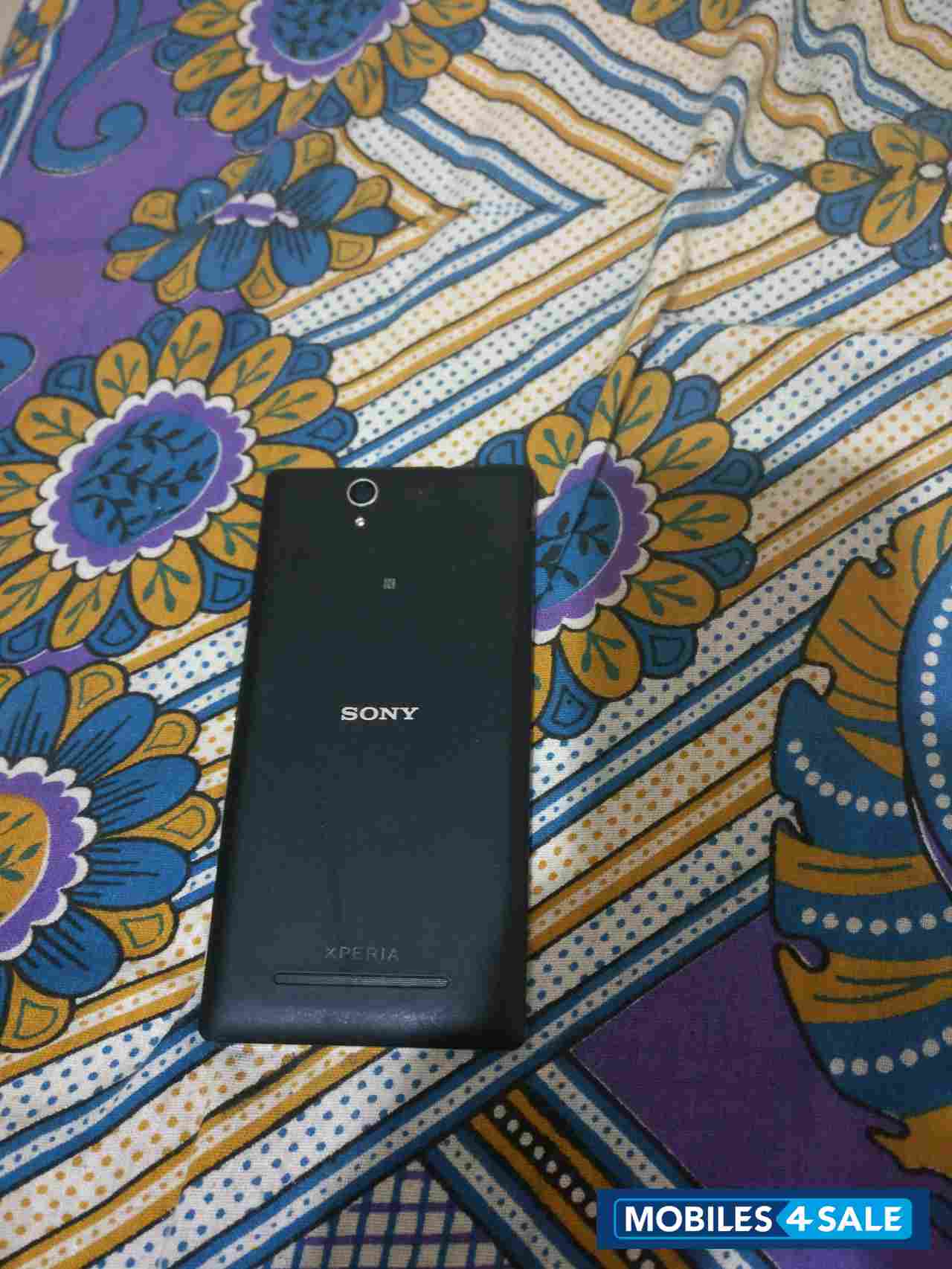 Black Sony Xperia