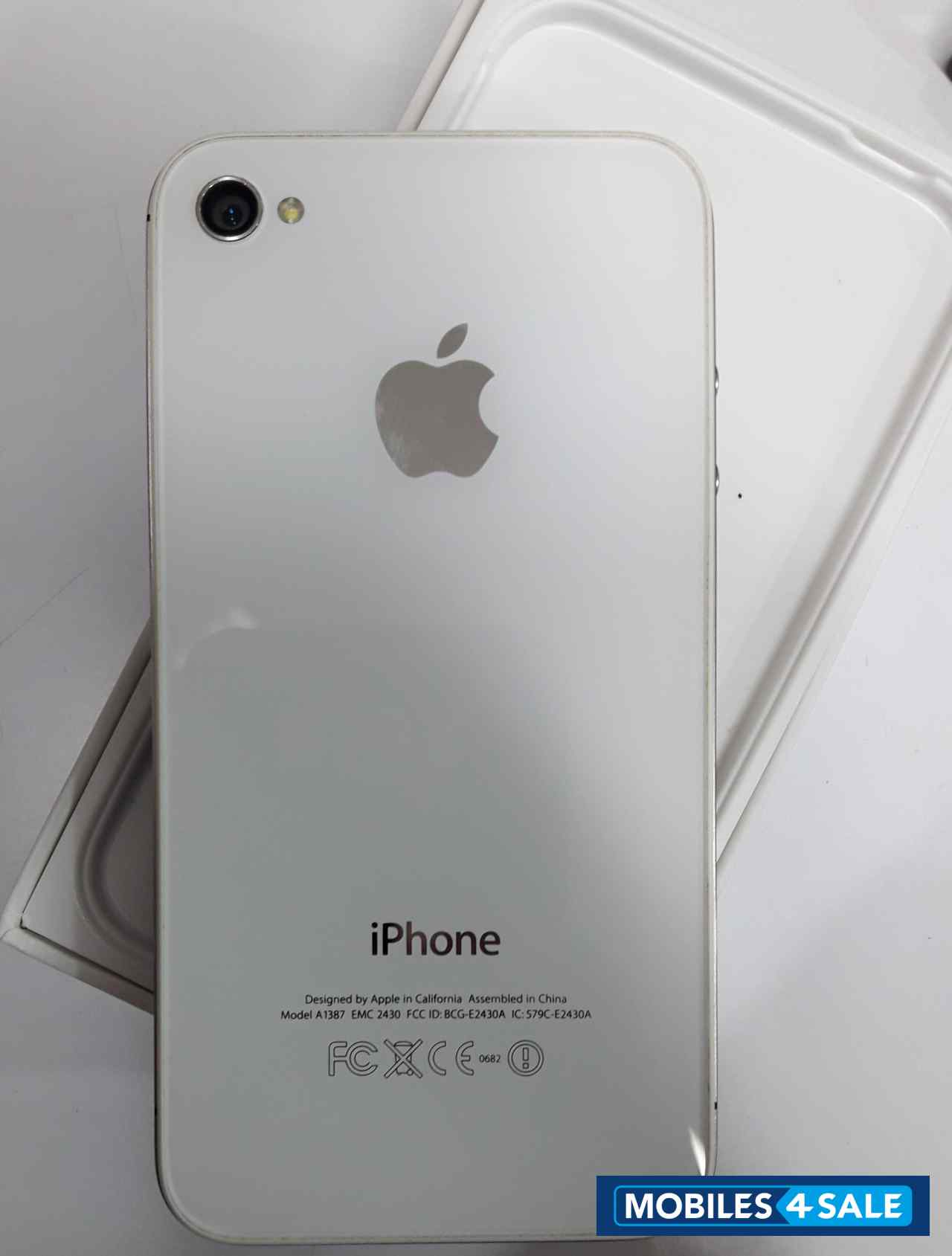 White Apple iPhone 4S