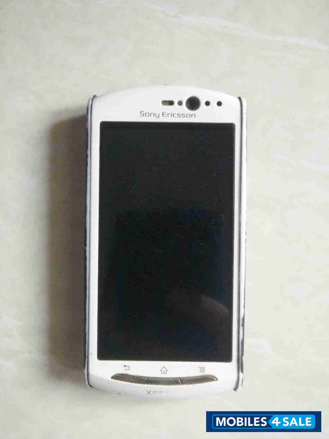 White Sony Ericsson Xperia neo V