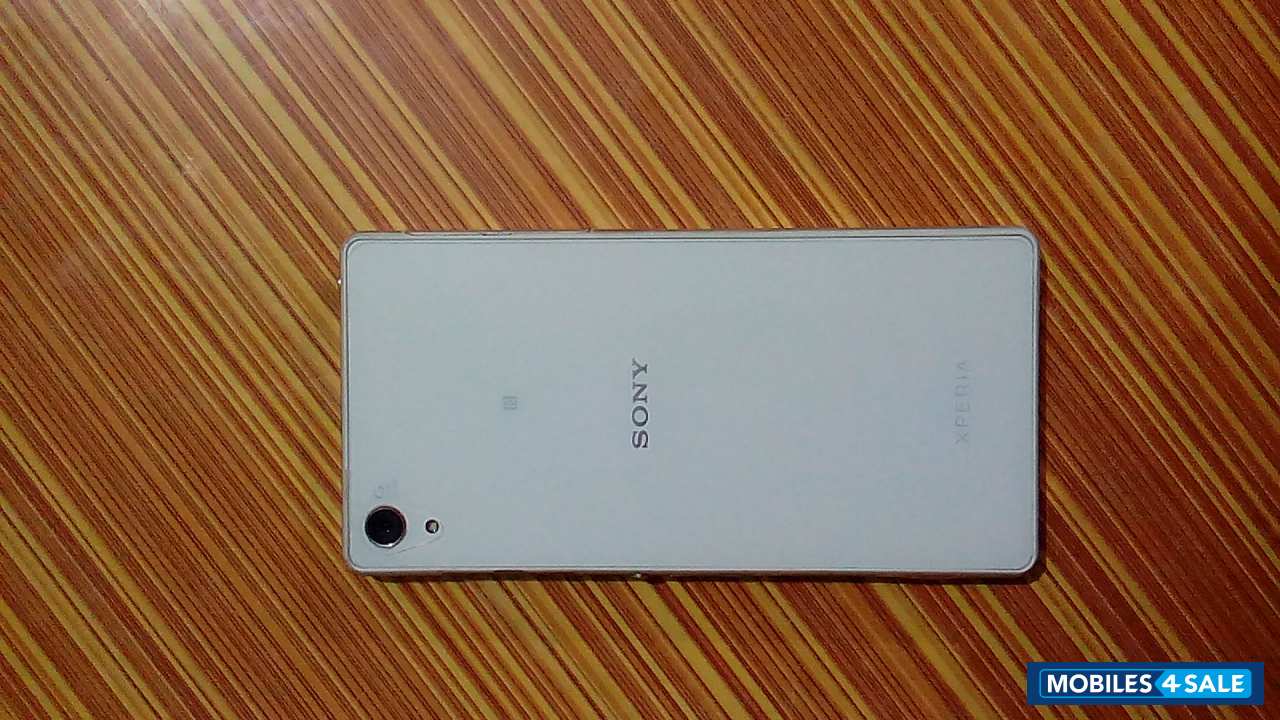 White Sony Xperia Z2