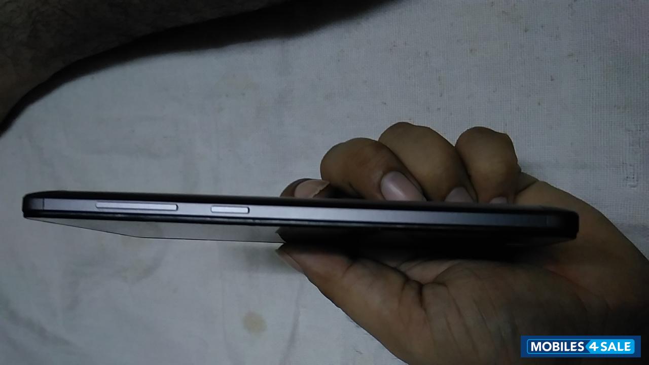 Grey Lenovo Vibe P1