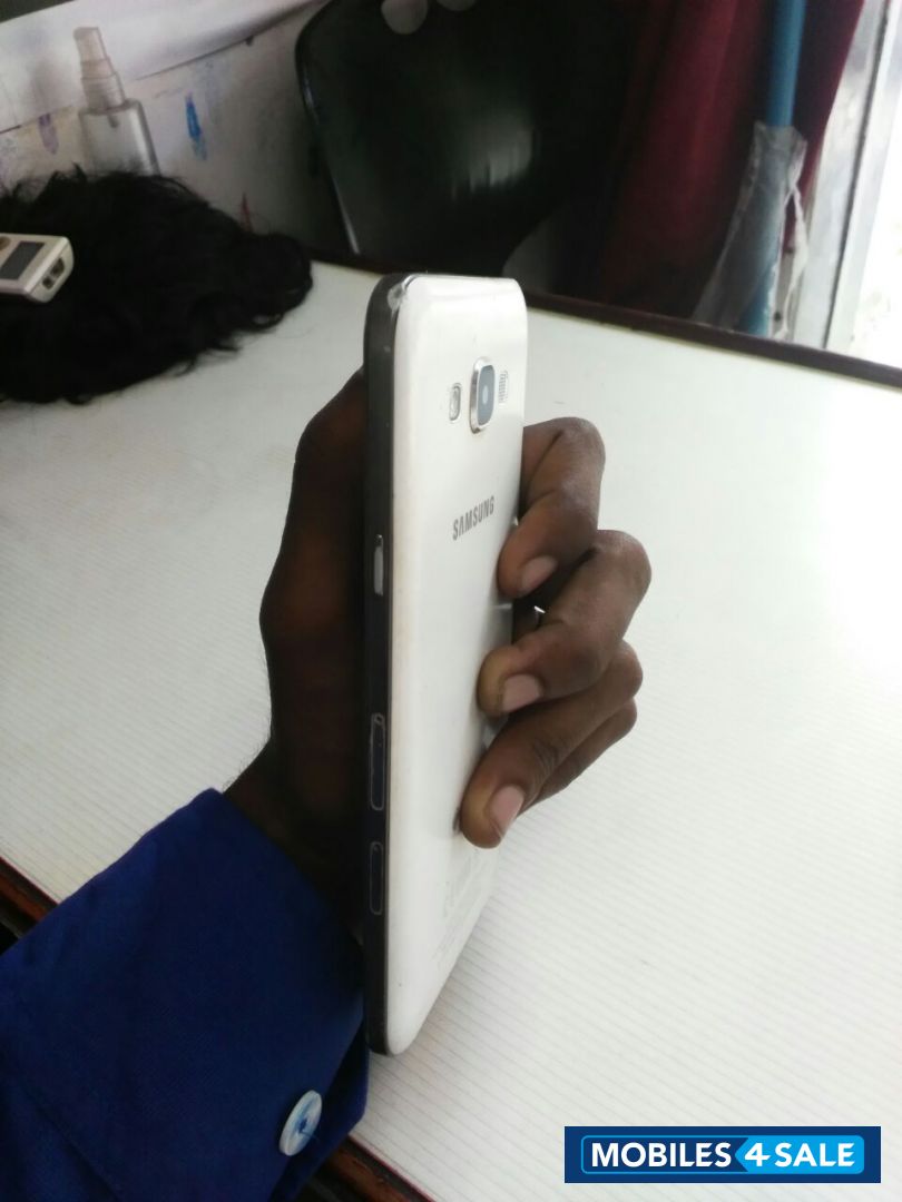 White Samsung Galaxy E7