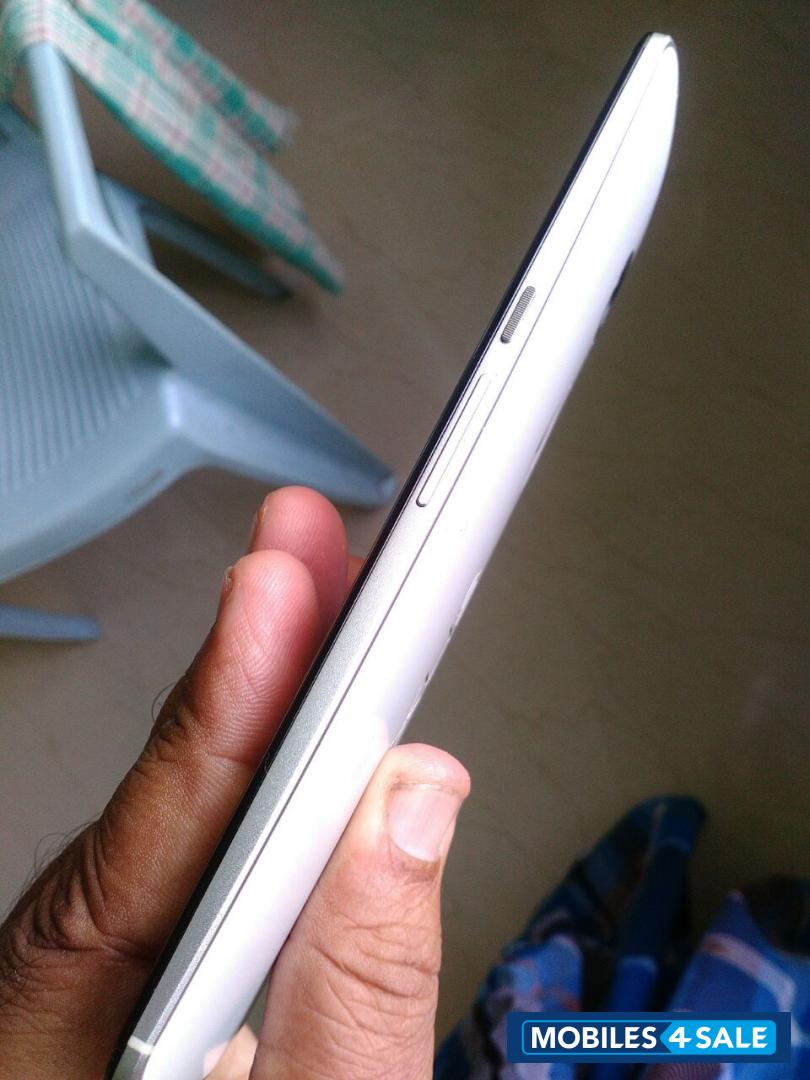 White Motorola Nexus 6