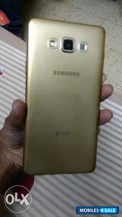 Gold Samsung Galaxy A7