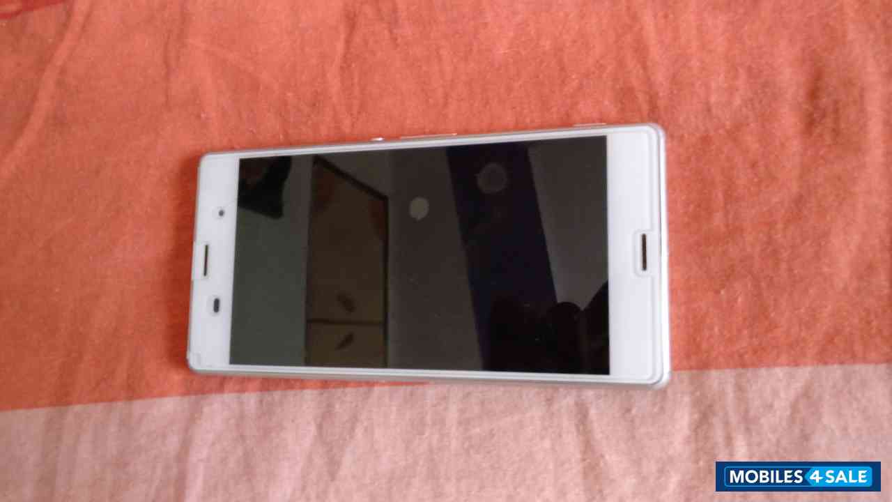 White Sony Xperia Z3