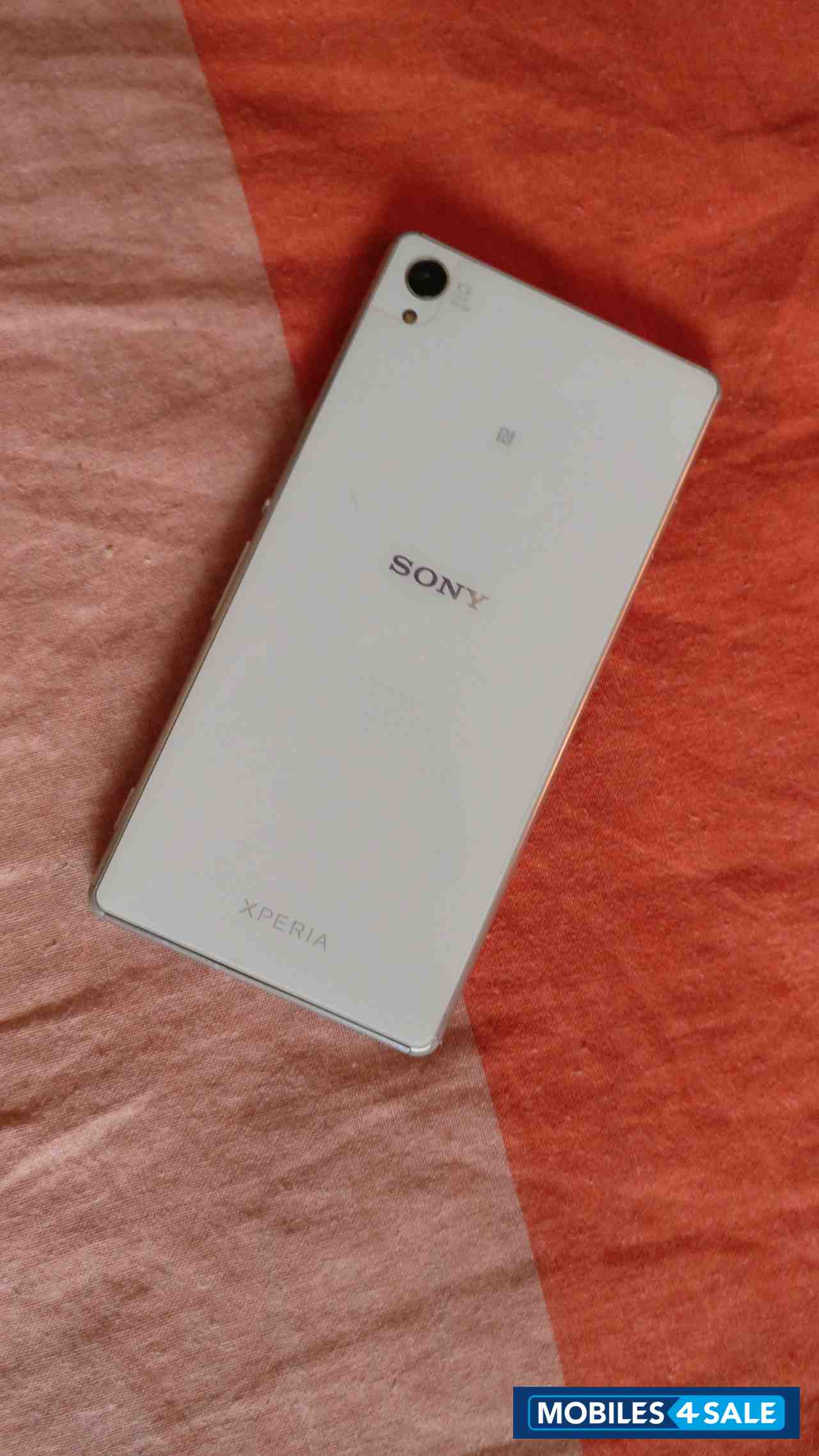 White Sony Xperia Z3