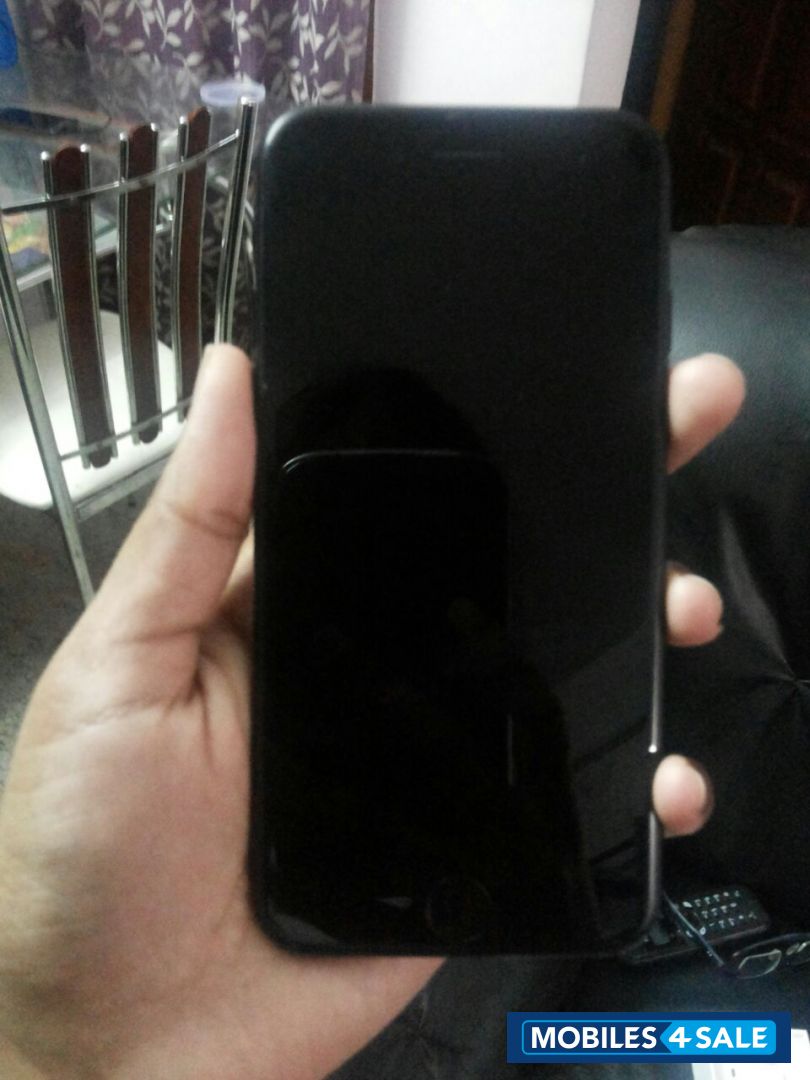 Black Apple iPhone 7