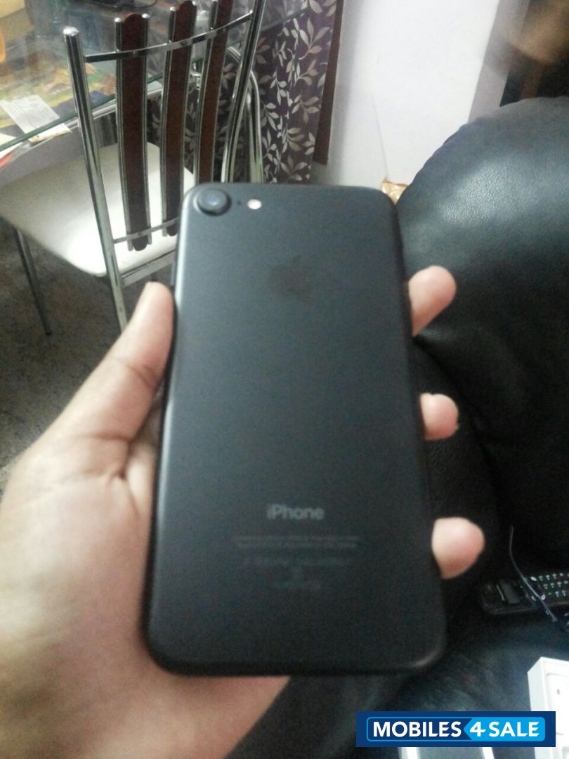 Black Apple iPhone 7